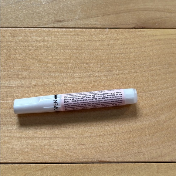 Glamnetic Mini Nail Glue - Picture 2 of 4